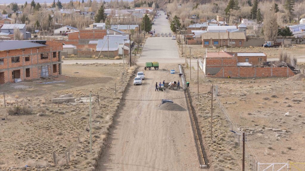 Construcción de cordón cuneta en el acceso Oeste de Gobernador Costa