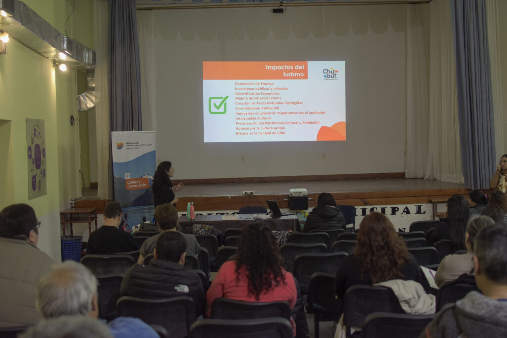 Taller de Anfitrión Turístico en Gobernador Costa