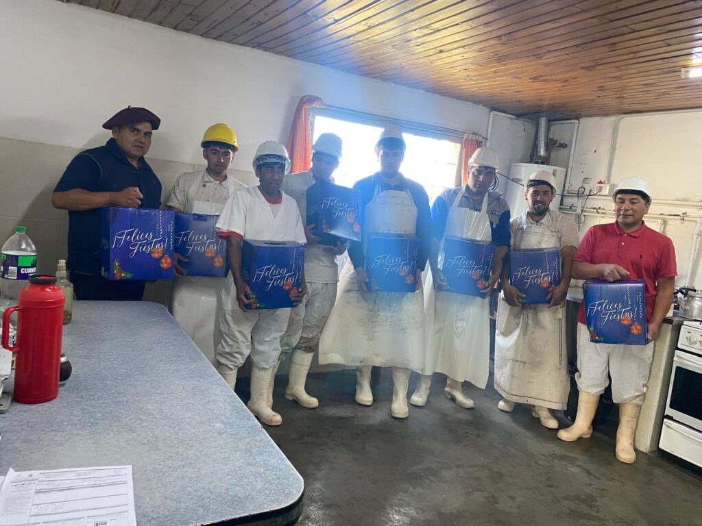 Entrega de cajas navideñas para trabajadoras y trabajadores del municipio